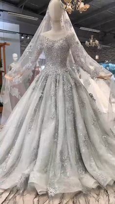 Crystal Gown, Weddings Dress, Baju Kahwin, Bridal Dresses Vintage, Muslimah Wedding Dress, Muslimah Wedding, Beaded Wedding Gowns, Robes D'occasion, Pakistani Bridal Dresses