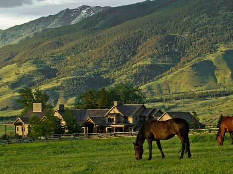 Ranch Landscaping Ideas, Montana Ranch House, Montana Aesthetic, Montana Ranch, Dream Horse Barns, Big Farm, Montana Homes, Ranches For Sale, Mountain Ranch