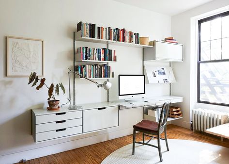 Vitsoe Shelving, Entry Office, Modular Furniture Design, Brooklyn Apartment, Room Shelves, Nordic Home, Desk Shelves, Modular Furniture, Media Center