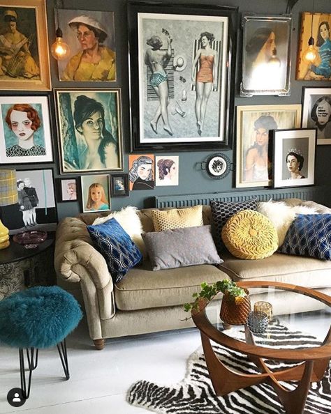 Lou gives us a masterclass in a portrait gallery Instagram: @lou_a_watkins Eclectic Gallery Wall, Gallery Wall Inspiration, Gallery Wall Living Room, Gallery Walls, National Gallery, Wall Gallery, Inspiration Wall, Home Wallpaper, Art Gallery Wall