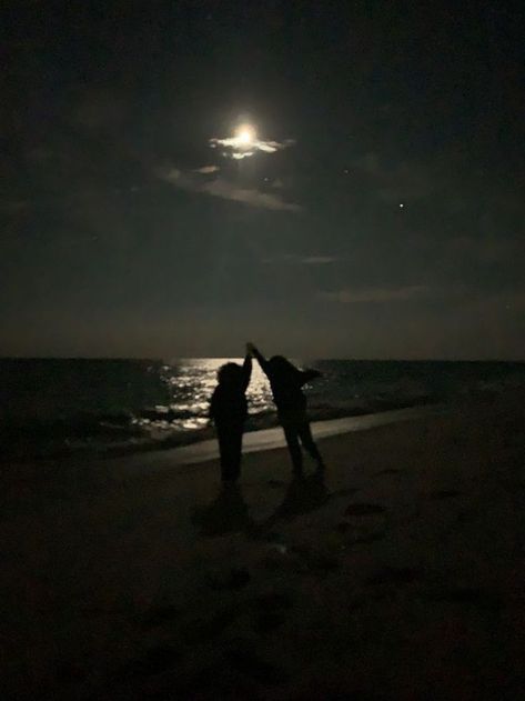 beach at night Dark Beach, Ocean At Night, Beach At Night, Beach Night, Dark Paradise, Couples Vibe, Night Scenery, My Idea, Night Photos