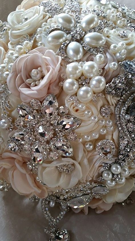 Rose Gold Brooch Bouquet, Roses And Pearls, Ivory Bouquet Wedding, Jeweled Bouquet, Bridal Brooch Bouquet, Bouquet Brooch, Wedding Brooch Bouquets, Motifs Perler, Custom Bouquet