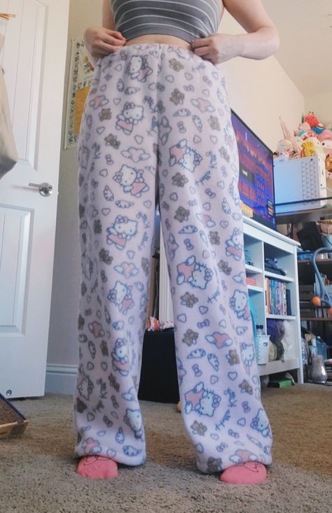 Baggy light pink hello kitty pajama pants Emoji Pocket Pants, Cute Pajama Pants Aesthetic, Pjs Long Pants, Sleep Pants Aesthetic, Cute Pajama Sets Pants, Cool Pj Pants, Pajamas Pants Aesthetic, Y2k Pajama Pants, Cute Pjs Pants