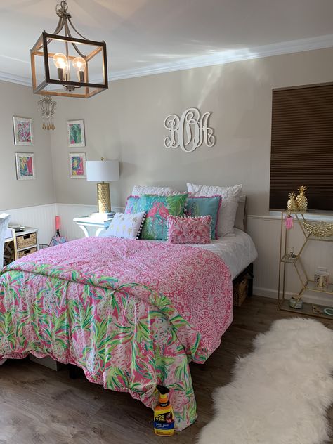 Lilly Pulitzer Bedroom Ideas, Lily Pulitzer Bedroom, Lilly Pulitzer Room Decor, Lilly Pulitzer Bedroom, Lilly Pulitzer Room, Redecorate Room, Girls Bedroom Makeover, Preppy Decor, Preppy Bedroom