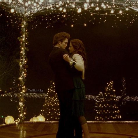 Twilight Prom, Twilight Christmas, Twilight Romance, Vampire Twilight, Twilight Core, Twilight Vibes, Bella And Edward, Twilight Dr, Twilight Aesthetic