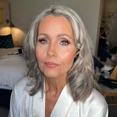 Wedding Makeup Older Bride, Wedding Makeup For Women Over 50, Makeup Looks For 50 Year Old Women, Mother Of The Bride Makeup Over 50, Mother Of The Bride Makeup, Makeup For 50 Year Old, Make Up Yeux, Mother Of Bride Makeup, Bride Makeup Natural