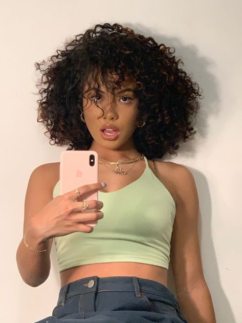 Cabello Afro Natural, Mirror Pictures, Devon Aoki, Curly Lace Front Wigs, Curly Hair Inspiration, Spring Fits, Baddie Hairstyles, Curly Hair Cuts, Insta Feed