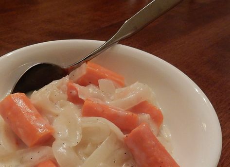 Old-fashioned Creamed Carrots and Onions – A Hundred Years Ago Creamed Carrots, Creamed Onions, Onion Recipes, Veggie Side Dishes, Saute Onions, Old Recipes, Veggie Sides, Fabulous Foods, Veggie Recipes