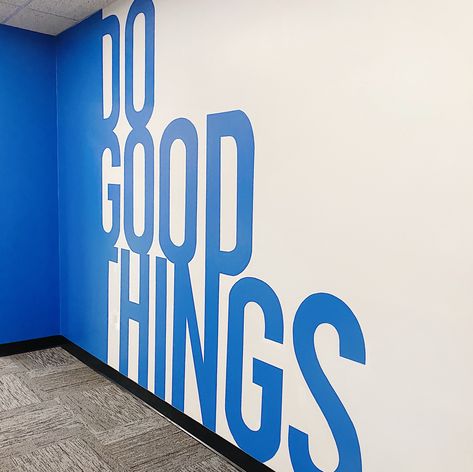 Office inspiration Studio Wall Design Ideas, Coworking Wall Design, Office Wall Signage Design, Teams Background Funny, Graphic Designer Office Decor, Office Branding Ideas Inspiration, Creative Office Design Interiors, Marketing Agency Office Design, Amazing Office Design