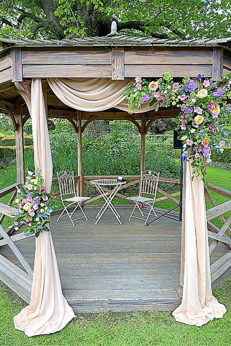 The whimsical flower backdrop might be a dreamy option for a romantic look. Pin this stunning arch in your arch collection.##floralarchinspiration #weddingideas #weddingstyle. Wedding Arch Design, Whimsical Flower, Bridal Party Attire, Wedding Arches, Arch Design, Breathtaking Wedding, Floral Arch, Romantic Look, Flower Backdrop