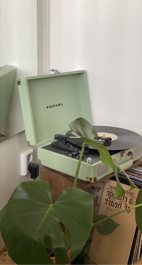 Green Inspo, Mint Aesthetic, Mint Green Aesthetic, Sage Green Wallpaper, Green Pictures, Dark Green Aesthetic, Vinyl Record Player, Green Photo, Green Life