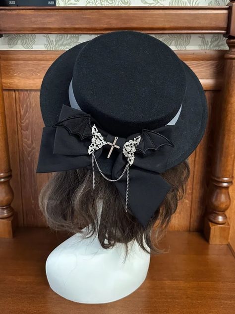 Black Hat Aesthetic, Dark Academia Hat, Gothic Hats, Hat Reference, Goth Hat, Aesthetic Hat, Types Of Hats For Women, Bat Hat, Witchy Hat