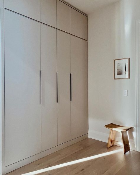 Michelle @ AM Dolce Vita (@amdolcevita) • Instagram photos and videos Hallway Cabinets Built In Storage, Minimalist Bedroom Wardrobe, Hallway Cabinets, Minimalist Hallway, Hallway Storage Cabinet, Hallway Cupboards, Minimalist Cabinet, Japandi Interior Design, Wall Storage Cabinets