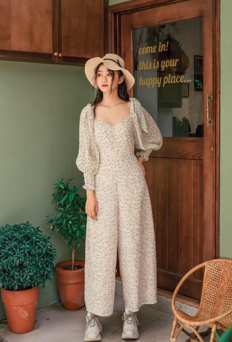 Trendy Dress Outfits 2023, Farewell Outfits Western, Farewell Dress Ideas Western, Old Friendships, Simple Frocks, Stylish Short Dresses, Stylish Fall Outfits, Modest Dresses Casual, Trendy Dress Outfits