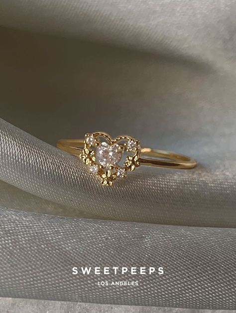 خواتم خطوبة, Cute Promise Rings, Pretty Engagement Rings, Cute Engagement Rings, Future Engagement Rings, Jewelry Accessories Ideas, Ringe Gold, Dope Jewelry, Dream Engagement Rings