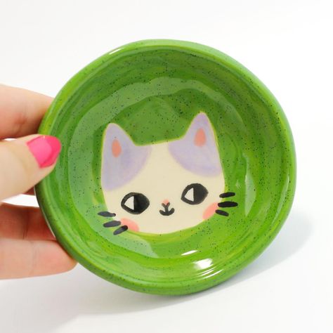 Pottery Ideas Cute, Designs For Pottery, Cat Pottery Painting, Clay Box Ideas, Cute Ceramics, Cute Pottery, Ceramic Cafe, Diy Pottery Painting, Pottery Inspo