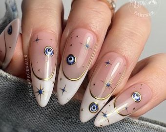 Third Eye Nails, Witch Nail Art, Almond Acrylic Nails Designs, Face Nails, Natural Acrylic, Natural Acrylic Nails, Witch Face, Eye Nails, Almond Acrylic Nails