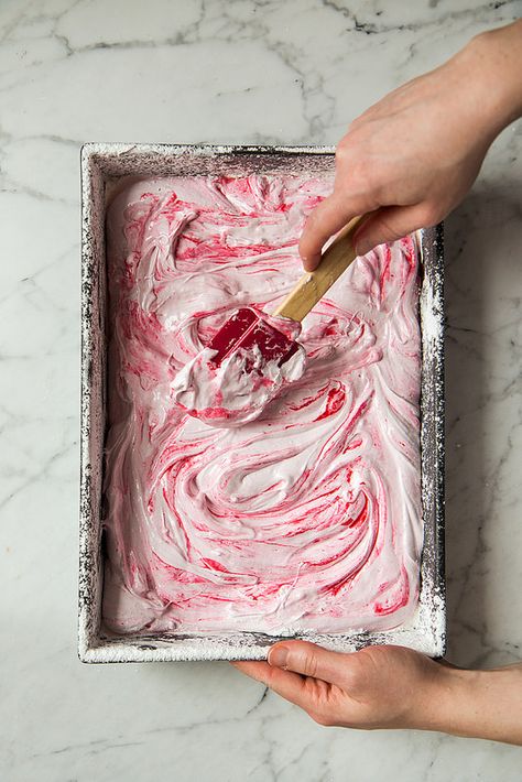 Raspberry Swirl Marshmallows (with fresh raspberries) | Will Cook For Friends Homemade Marshmallow Recipe, Peppermint Marshmallows, Recipes With Marshmallows, Homemade Marshmallows, Low Fodmap Recipes, Marshmallow Fluff, Fodmap Recipes, Candy Recipes, Healthy Dessert