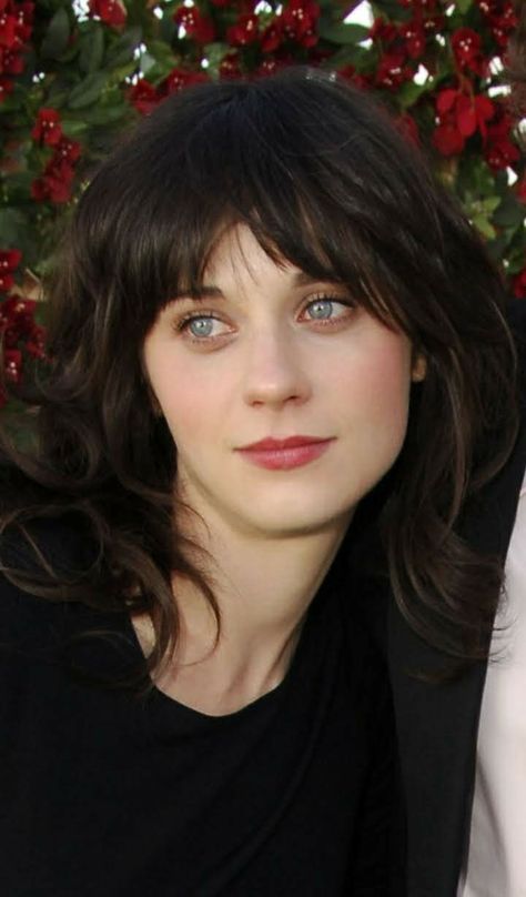 Zoey Deschanel 2000s, Zooey Deschanel Hair Color, Zoe Deschanel Makeup, Zooey Deschanel Aesthetic, Zooey Deschanel Makeup, Zoe Deschanel, Zooey Deschanel Hair, Emily Deschanel, Aesthetic Eyes