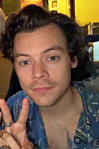 Harry Styles Selfie, Harry Styles 2023, Haikou, Harry Styles Pictures, Mr Style, Treat People With Kindness, Harry Edward Styles, Edward Styles, Fine Line