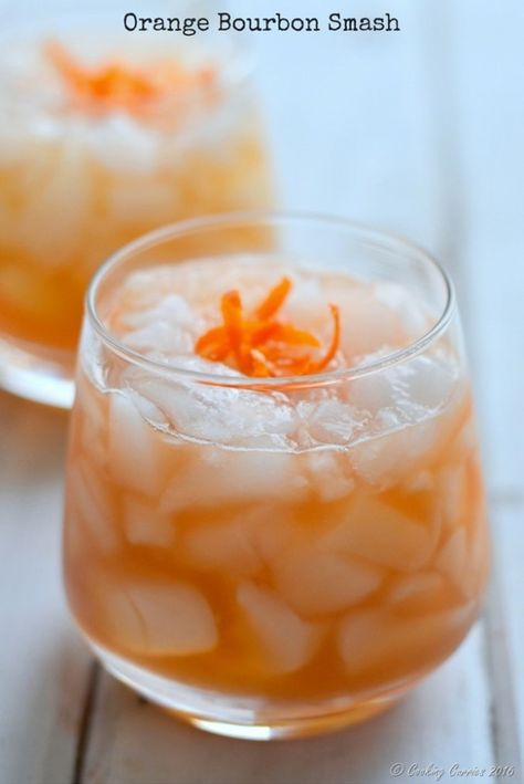 Cocktail Vodka, Bourbon Smash, Cocktail Ideas, Bourbon Drinks, Sour Cocktail, Boozy Drinks, Bourbon Cocktails, Whiskey Drinks, Mixed Drinks Recipes