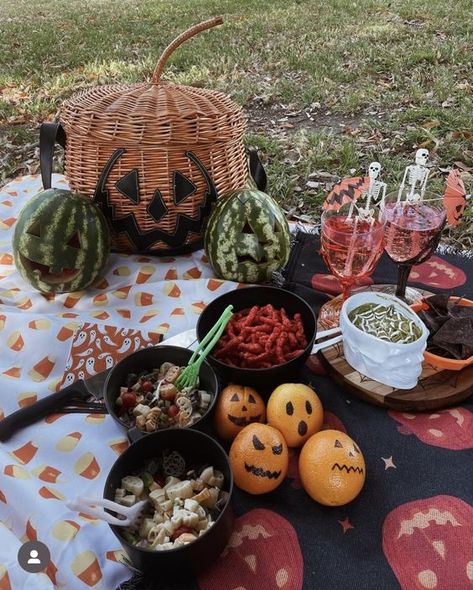 Summerween Date Ideas, Halfway To Halloween Party, Spooky Summer Party, Spooky Picnic Ideas, Summerween Party Activities, Halloween Summer Party, Halloween Picnic Ideas, Summerween Aesthetic Party, Summerween Picnic