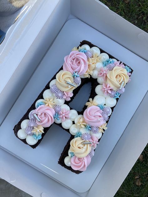 H Cake Letter, How To Make Letter Cakes, Unicorn Letter Cake, Letter A Cake, Pastel Number Cake, Letter Cakes Ideas, Number Cake Decorating Ideas, Alphabet Cake Birthday Letters Pink, Monogram Cakes