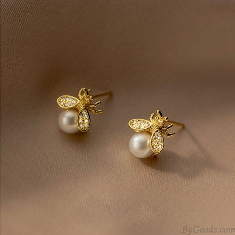 Bee Studs, Insect Jewelry, Pearl And Diamond Earrings, Bee Earrings, Animal Earrings, Summer Earring, Solid Gold Jewelry, Pearl Diamond, Pearl Stud Earrings