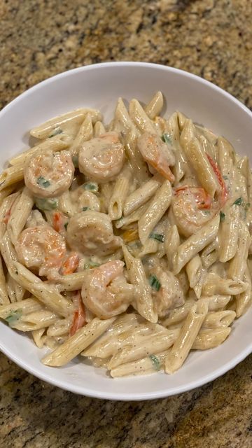 A Perfect Piece, LLC on Instagram: "Another 30 Minute Meal👩🏾‍🍳Shrimp & Penne Pasta With Cream Sauce😋🤤#30minutemeal #mamacancook #inthekitchen #notacotuesday #dinnerisserved #vermonica_haynes #aperfectpiece #shrimp #shrimpandpasta #creamsauce" Food With Vegetables, Healthy Good Food, Pasta With White Sauce, Pasta White Sauce, Pasta With Cream Sauce, Breakfast For Dinner Ideas, Seafood And Pasta, Pasta Shrimp, Pasta With Shrimp