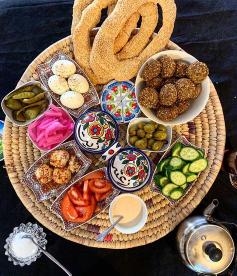 Arab Breakfast, Middle Eastern Brunch, Lebanese Breakfast, Food Photoshoot, Za Atar, Catering Ideas Food, My Breakfast, Ideas Food, Breakfast Plate