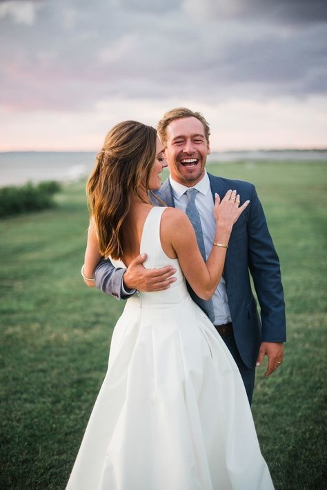 A crisp, white gown looks even better with a simple, pinned-back hairstyle and face-framing tendrils. Bridal Hair Half Up, Chignon Wedding, Stunning Wedding Venues, Minimalist Bride, Quinceanera Hairstyles, Real Weddings Photos, Wedding Hair Down, Soft Waves, Wedding Hairstyles Updo