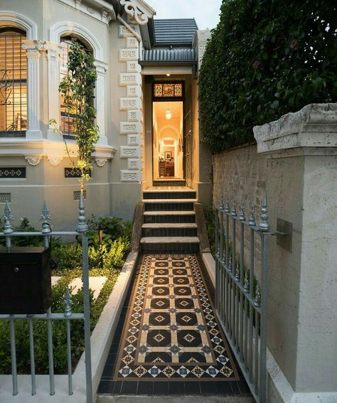 Victorian Front Garden, English Tiles, Terrace House Exterior, Victorian Terrace House, Front Gardens, Victorian Terrace, Front Of House, Alam Yang Indah, Facade House