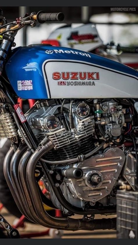 Suzuki Cafe Racer, Retro Bikes, Suzuki Bikes, Мотоциклы Cafe Racers, Bike Builder, Motorbike Design, Bike Engine, Japanese Motorcycle, Retro Bike