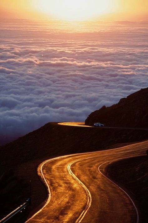 Pikes Peak Wallpaper, Rich Mountain Road, Landscape Cars Wallpaper, Driving Down The Highway Aesthetic, Car On Mountain Road, Highway In The Clouds, 4k Pictures, Hill Climb Racing, Pikes Peak Hill Climb