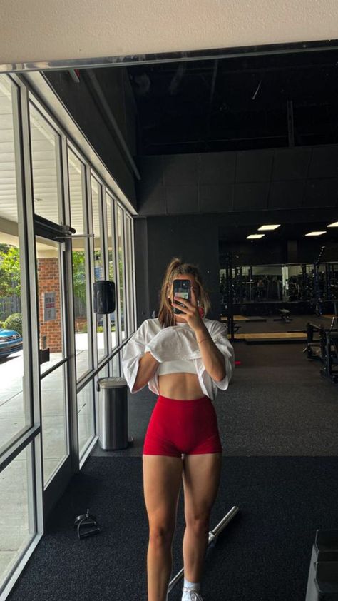 Leg Day Outfit Gym Women, Workout Asthetic Picture Women, Leg Workout Ideas, Quads Women, Big Quads Women, Quads Aesthetic, Leg Day Aesthetic, Big Quads, Leg Workout Women