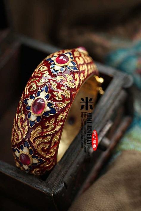 Antique Chinese Jewelry, Chinese Bracelet, Antique Jewellery Designs, Chinese Jewelry, Asian Jewelry, Indie Jewelry, Bangles Jewelry Designs, Diamond Jewelry Designs, Ancient Jewelry