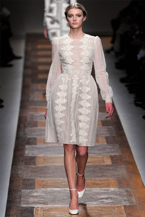 Valentino Fall 2012 | Paris Fashion Week Gowns Runway, White Lace Long Sleeve Dress, Long Sleeve Embroidered Dress, Valentino Gowns, Valentino Dress, Embroidered Lace Dress, Long Sleeve Lace Dress, Wedding Fashion, Long Sleeve Lace