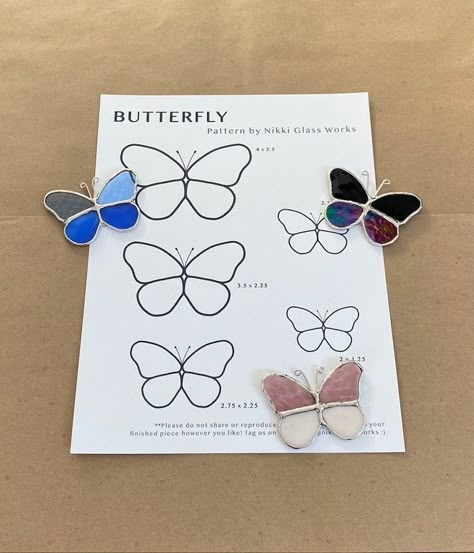 Glass Butterflies, L'art Du Vitrail, Diy Staining, Stained Glass Patterns Free, Stained Glass Butterfly, Stained Glass Pattern, Stained Glass Decor, Stained Glass Ornaments, Glass Diy