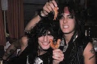 216 Likes, 6 Comments - 🎭 Tracie 🎭 (@mtlhead75) on Instagram: “Shrimp anyone? 🍤 #TommyLee #NikkiSixx #MotleyCrue #TerrorTwins” Tommy Lee Motley Crue, Terror Twins, Rocker Boy, Jim Morrison Movie, Vince Neil, 80s Hair Bands, Motley Crüe, 80s Bands, Nikki Sixx