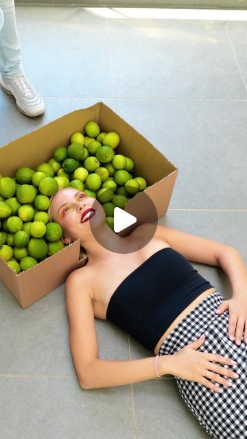 5-Minute Crafts on Instagram: "Get creative with these photo hacks! 📸  #photohacks #photoshootideas #photographytips" Photo Tricks Creative, Unique Photography Ideas Creative, Fun Family Photo Ideas Creative, Video Techniques, Dr Photos, Creative Photography Ideas, Photography Artistique, Diy Photoshoot, Creative Photography Poses