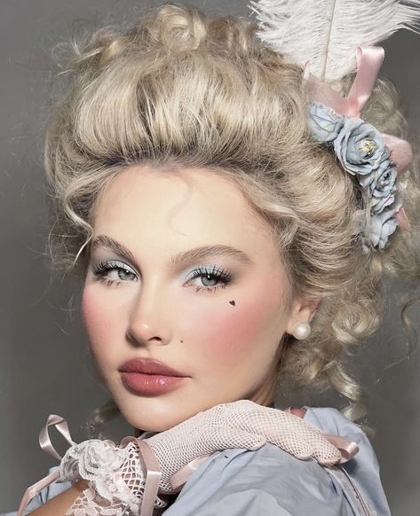 1800s Makeup, Marie Antoinette Makeup, Marie Antoinette Costume Halloween, Brookelle Mckenzie, Victorian Makeup, Marie Antoinette Aesthetic, Marie Antoinette Party, Rococo Aesthetic, Marie Antoinette Costume