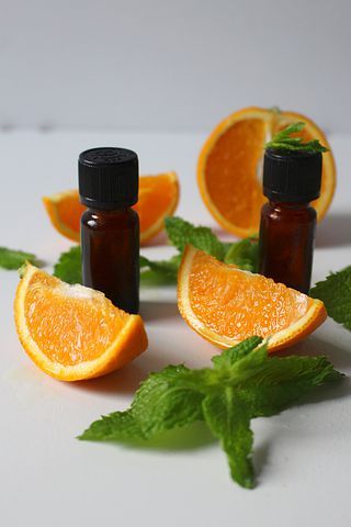 700+ Free Farmácia & Pharmacy Photos - Pixabay Massage Envy, Essential Oils For Pain, Making Essential Oils, Essential Oils Guide, Orange Scent, Sweet Orange Essential Oil, Essential Oil Benefits, Best Essential Oils, Orange Essential Oil