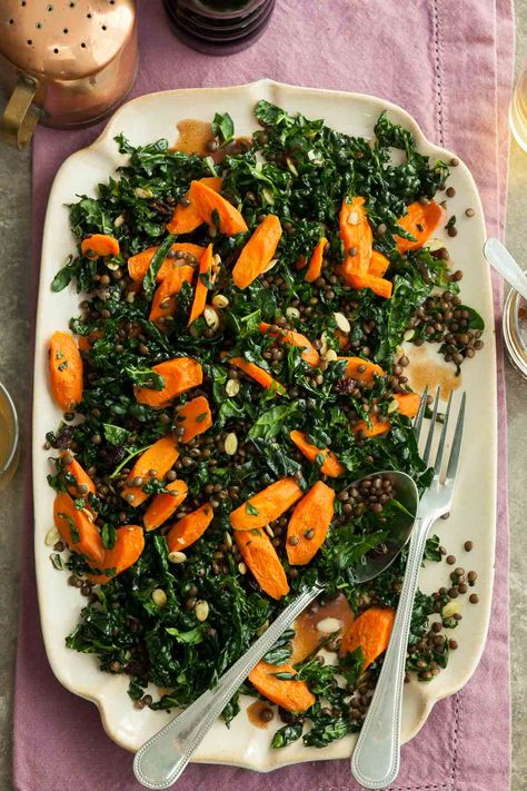 Kale Salad Vegan, Meatless Thanksgiving, Lentil Kale, Garlic Kale, Roasted Carrot, Super Salads, Kale Salad Recipes, Vegan Salads, Salad Vegan