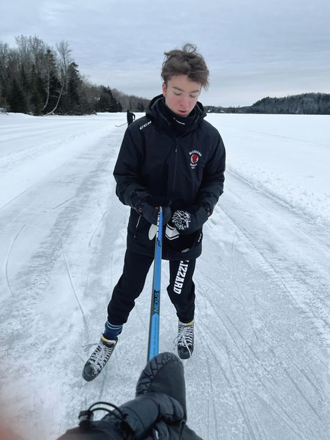 Teenage Hockey Boys, Hockey Bf Aesthetic, Hockey Boys Couple, Hockey Boy Aesthetic, Ice Hockey Boyfriend, Cute Hockey Couples, Hockey Boyfriend Aesthetic, Cute Hockey Boys, Hockey Boys Aesthetic