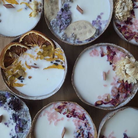 Gorgeous handpoured clay candles with dried flowers, crystals and citrus Candles With Toppings, Flower Petal Candles, Candle With Dry Flowers, Dried Floral Candle, How To Make Candles With Dried Flowers, Diy Dried Flower Candles, Adding Dried Flowers To Candles Diy, Dried Flowers And Crystals, Candle Dried Flowers