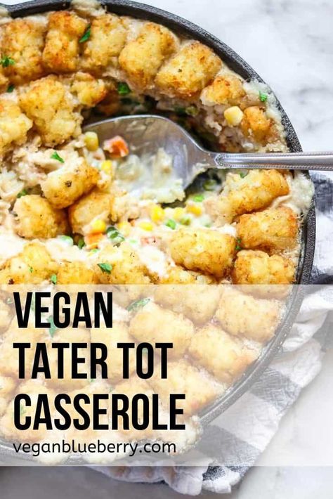 This vegan Tater Tot Casserole is loaded with veggies and vegan chicken, covered with a delicious and simple cashew gravy, and topped with a crispy Tater Tot crust! Super easy recipe that the whole family will love! This is great vegan comfort food that non vegans love too because it's so hearty. If you're looking for vegan dinner ideas, vegan cast iron recipes, and vegan casserole recipes, you've GOT to give this one a try!! Vegan Tater Tot Casserole, Tater Tot Crust, Cashew Gravy, Vegan Casserole Recipes, Smoothies Vegan, Tater Tot Casserole Recipes, Vegan Casserole, Vegan Chicken, Tot Casserole