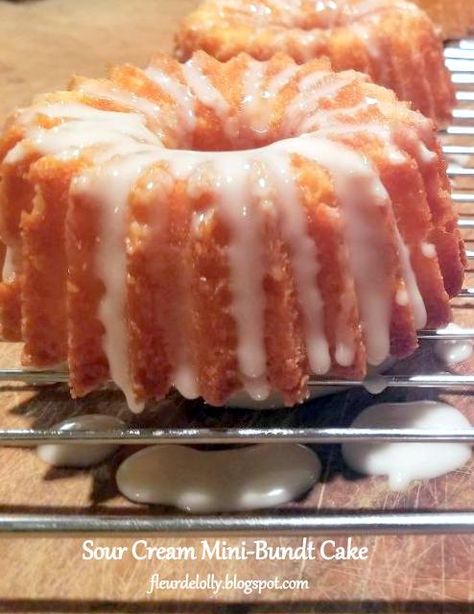 Buttermilk Bundt Cake, Glazed Icing Recipe, Mini Bunt Cake, Bunt Cake Recipe, Mini Bundt Cakes Recipes, Lemon Cakes, Cake Lemon, Mini Bundt, Lemon Bundt Cake