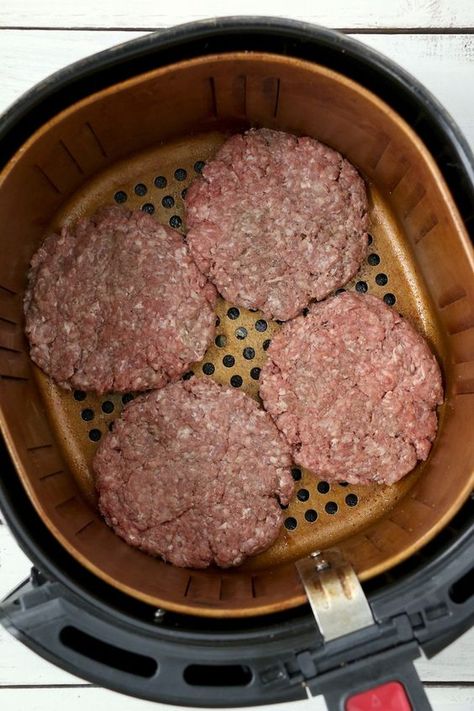 Easy Air Fryer Burgers - Juicy and flavorful burgers cooked perfectly in the air fryer! #bitzngiggles #airfryer #hamburgers #burgers #airfried #airfryerrecipe #recipe Homemade Hamburgers In Air Fryer, Airfryer Hamburgers, Airfryer Ideas, Air Fryer Burgers, Burger Patty Recipe, Frying Recipes, Homemade Burger Recipe, Spanish Bread, Air Fryer Cooking Times