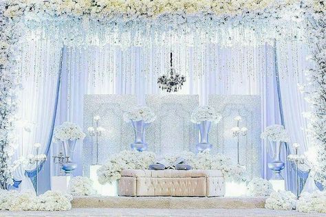 Pelamin Cantik, Wedding Dais, Pelamin Nikah, Indian Wedding Receptions, Nikah Decor, Hall Decorations, Flower Backdrop Wedding, Wedding Stage Backdrop, Wedding Hall Decorations