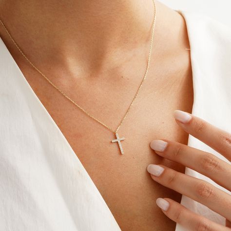 Chains Aesthetic, Dainty Cross Necklace, Cross Gold, Faith Jewelry, Indian Jewellery Design Earrings, Religious Cross, Gold Cross Necklace, Gold Cross Pendant, Jewelry Design Earrings